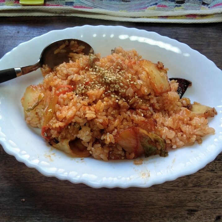 手作りのりんご入り白菜キムチでキムチ焼きめし